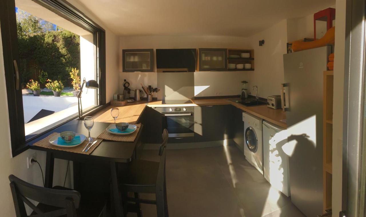 Bed,Kitchen And Swimming Pool Villa Esterel Saint-Raphaël Εξωτερικό φωτογραφία