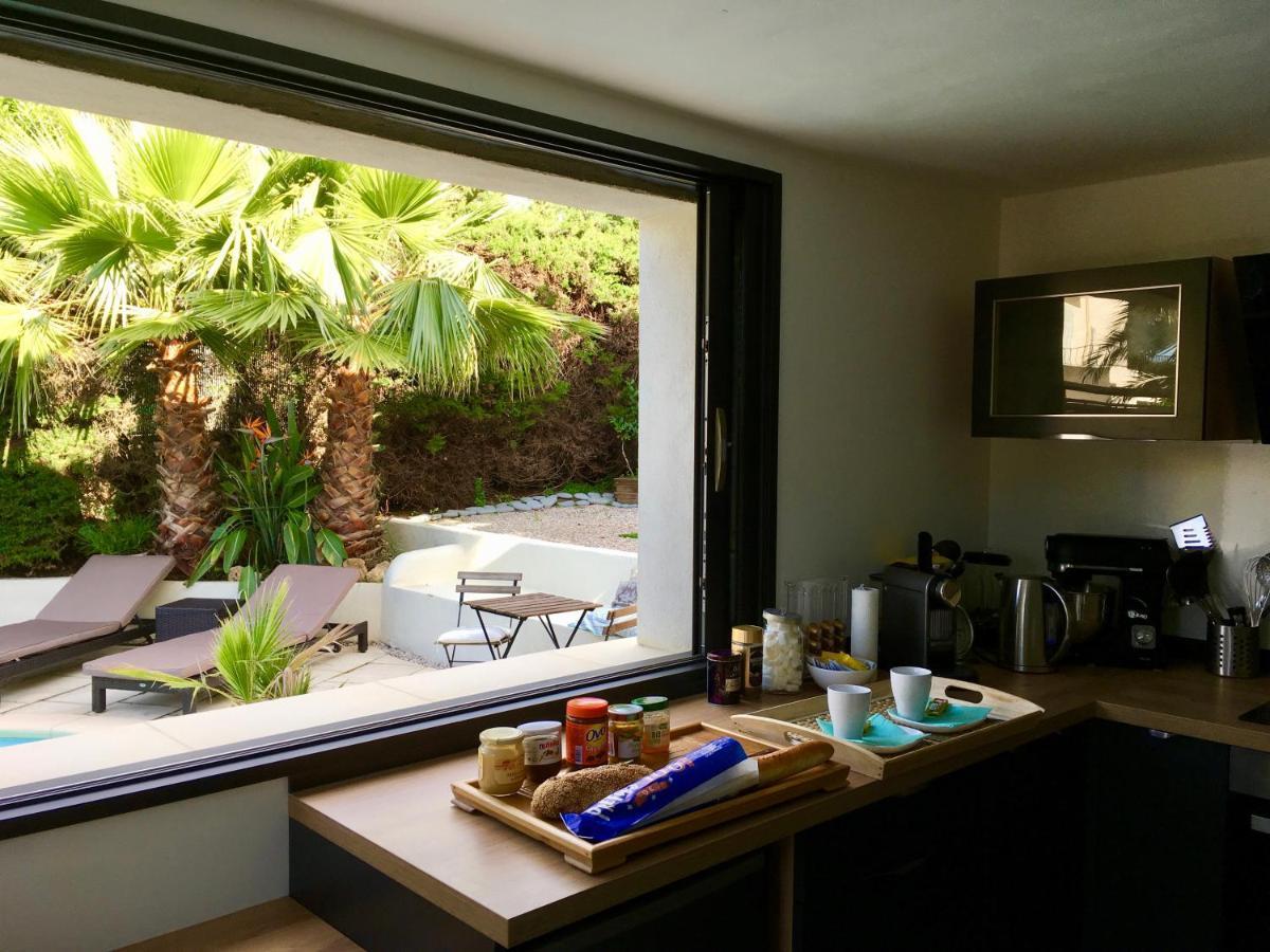Bed,Kitchen And Swimming Pool Villa Esterel Saint-Raphaël Εξωτερικό φωτογραφία