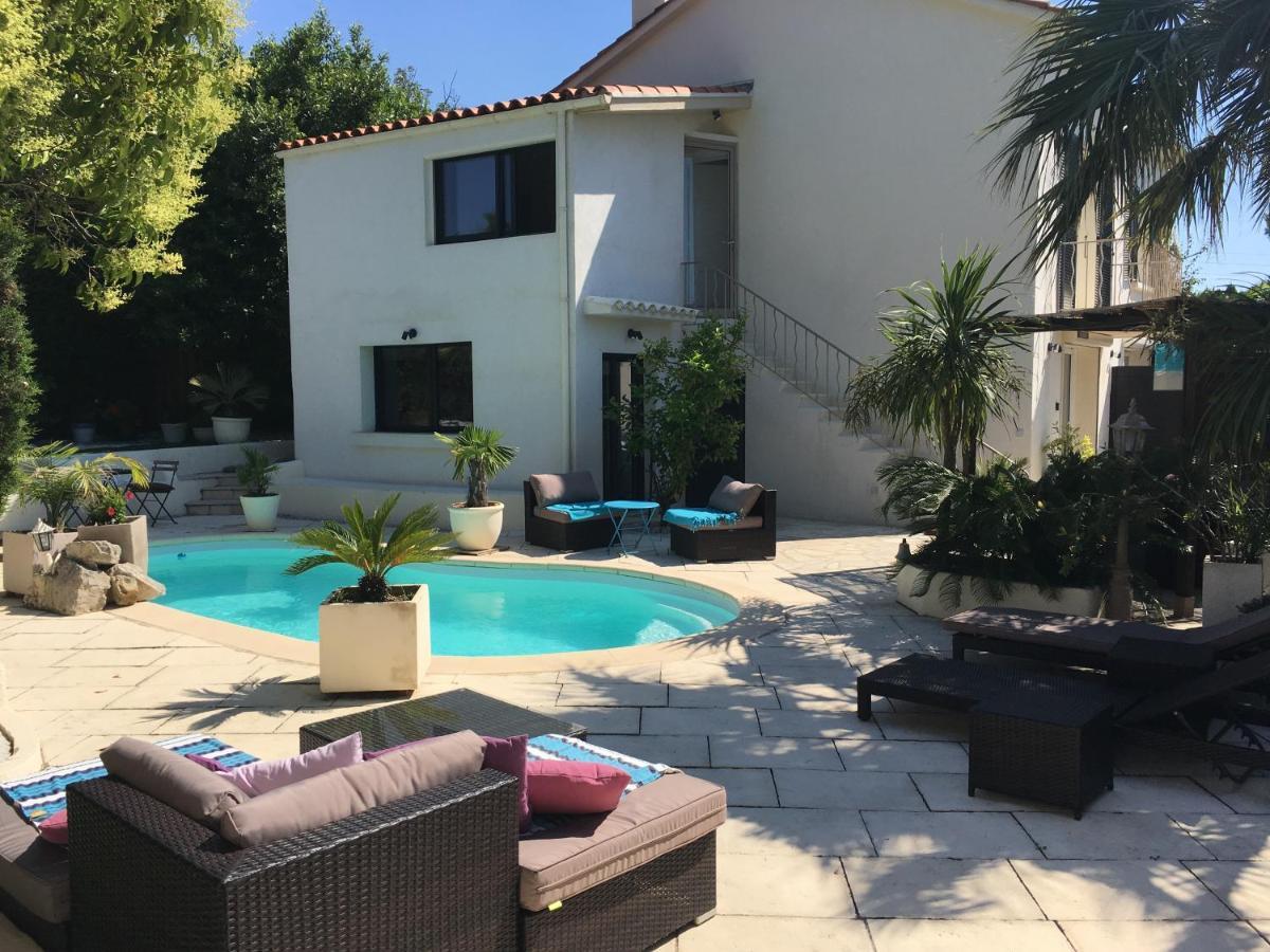 Bed,Kitchen And Swimming Pool Villa Esterel Saint-Raphaël Εξωτερικό φωτογραφία