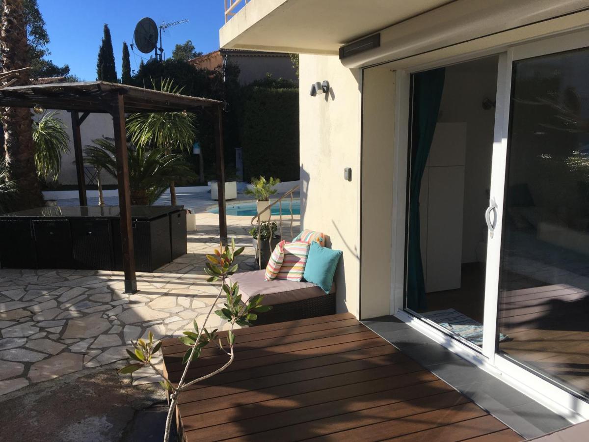 Bed,Kitchen And Swimming Pool Villa Esterel Saint-Raphaël Εξωτερικό φωτογραφία